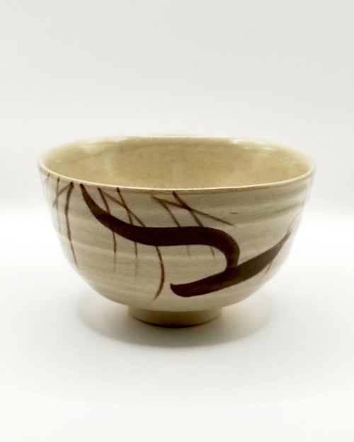 Vintage handmade beige Japanese matcha bowl with brush stroke design and artist’s impressed mark. available at j-okini.com in Malta