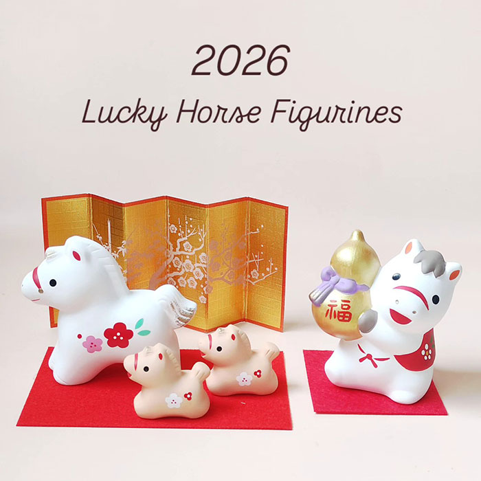 Japanese pottery Horse family figurine set with golden folding screen – 2026 Year of the Horse zodiac ornaments made of pottery. Available at j-okini.com in Malta