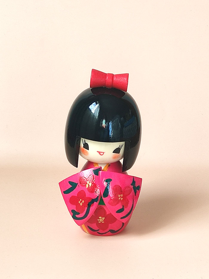 Creative Japanese Kokeshi doll Hana Mizuki by Yamagishi Masayoshi with pink kimono and dogwood flower design. Available at j-okini.com in Malta