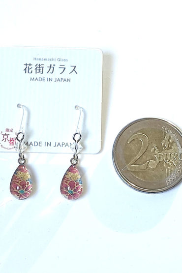 Kyoto Hanamachi glass earrings in red and pink with delicate floral design, 1 cm lightweight glass beads and transparent allergy-friendly hooks, made in Japan.