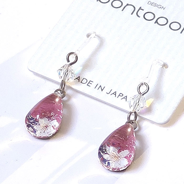 Kyoto Hanamachi glass earrings with pink base and white flower design, small 1 cm glass beads and transparent allergy-friendly hooks, made in Japan.