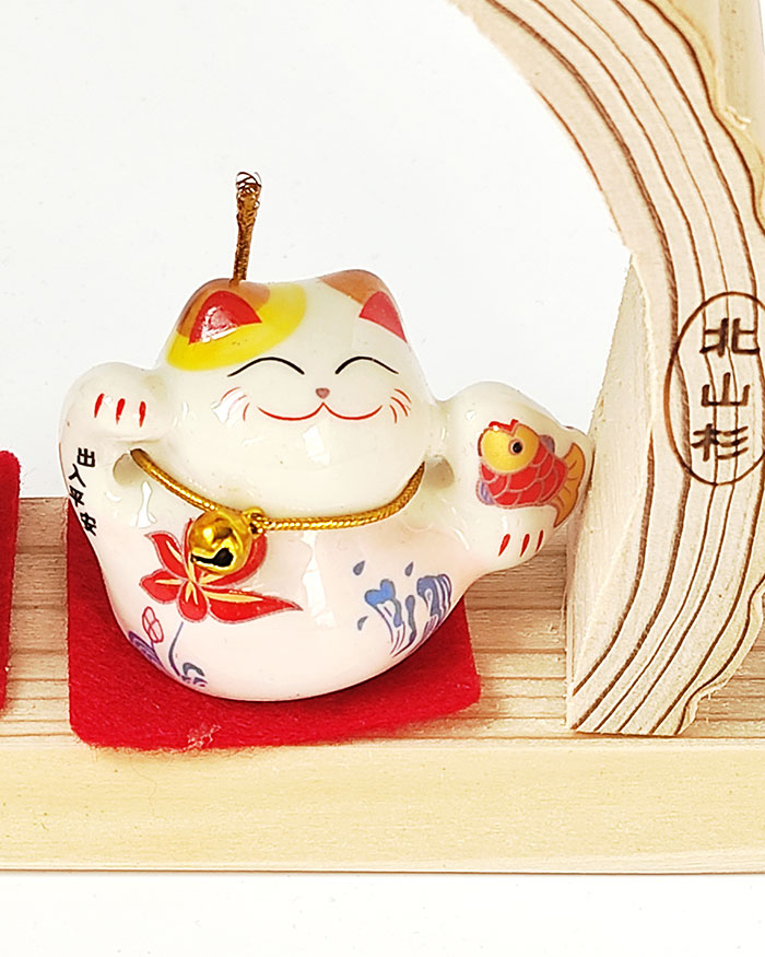 Maneki Neko Ornament on Kitayama Cedar Base