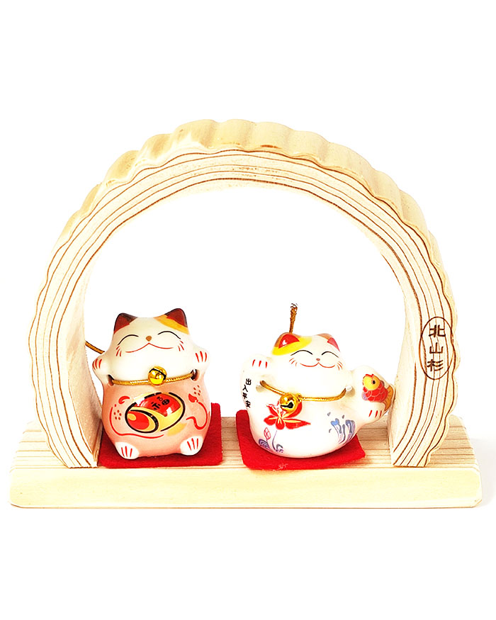 Maneki Neko Ornament on Kitayama Cedar Base Maneki Neko lucky cat ornament on Kitayama cedar base, made in Japan. Available at j-okini.com in Malta