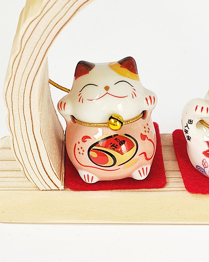 Maneki Neko Ornament on Kitayama Cedar Base