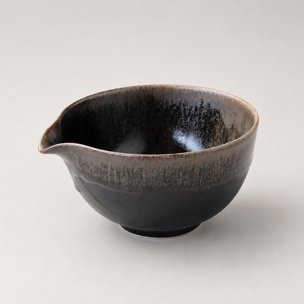 Japanese Ibushi Kinsai Katakuchi matcha bowl with pouring spout, crafted Mino ware porcelain chawan made in Japan Buy it on j-okini.com in Malta