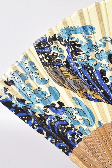 Japanese silk folding fan featuring Hokusai's The Great Wave off Kanagawa ukiyo-e artwork with bamboo ribs, 22cm.