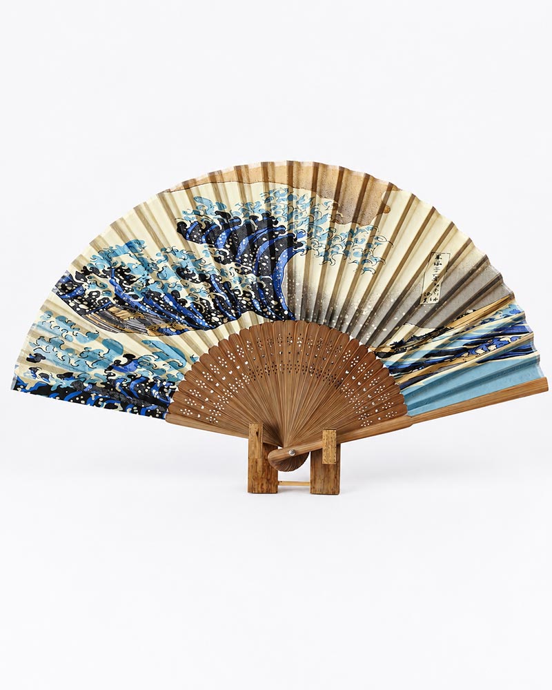 Japanese silk folding fan featuring Hokusai's The Great Wave off Kanagawa ukiyo-e artwork with bamboo ribs, 22cm. Malta Europe