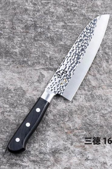 Kai Sekimagoroku Imayō Small Santoku 165mm Japanese kitchen knife with hammered tsuchime finish Kai Sekimagoroku Imayō Small Santoku 165mm Japanese kitchen knife with hammered tsuchime finish