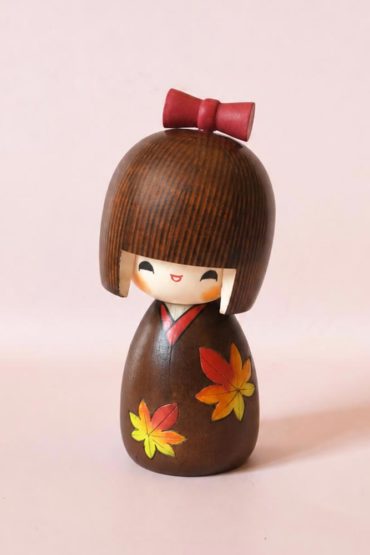 Kaede-chan Japanese Kokeshi Doll – Autumn Maple Leaves