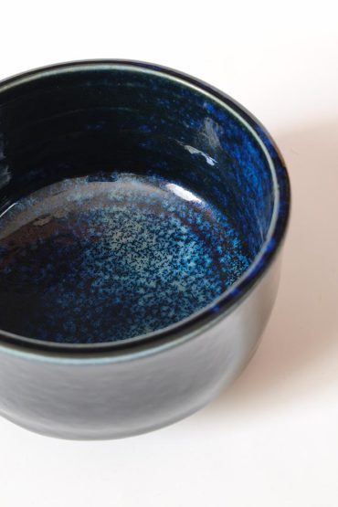 Aokinyou deep blue Japanese Mino ware matcha bowl with cobalt and navy glaze, made in Japan | J-okini Malta