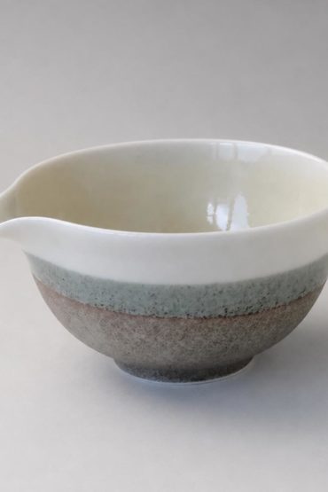 Moegi Katakuchi Matcha Bowl – Mino Ware Matcha Bowl with Pouring Spout