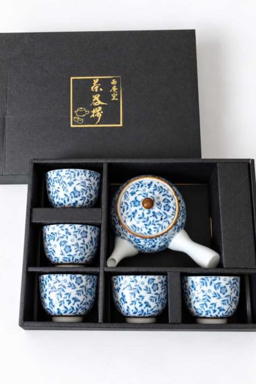 Arita Ware Nohana Japanese tea set with blue floral porcelain kyusu teapot and five matching teacups, made in Japan. Buy it on j-okini.com in Malta